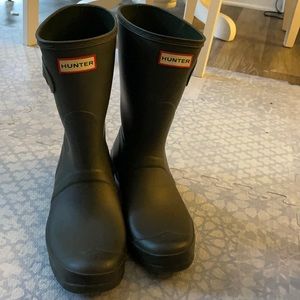 GUC Hunter short rain boots. Great for all types of weather.